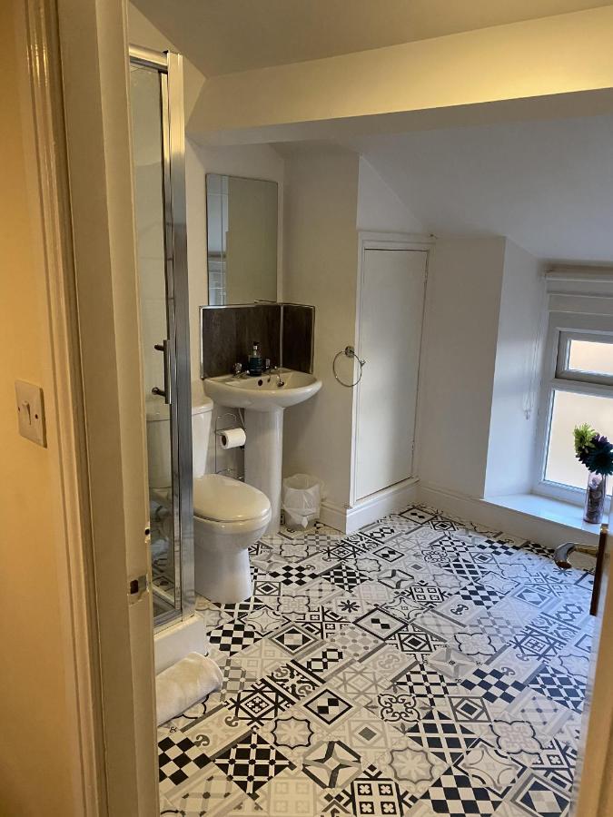 Number 19 Guest House - Self Check In - Under 4 Miles From Barrow In Furness Долтон-ин-Фернесс Экстерьер фото